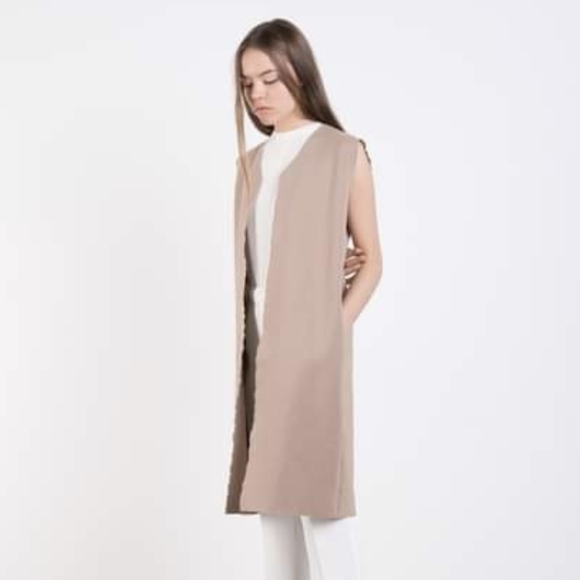 *NEW* OAK + FORT Beige Sleeveless Vest - Picture 2 of 3